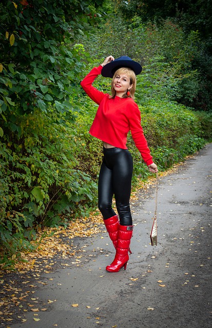 čierne kožené legíny